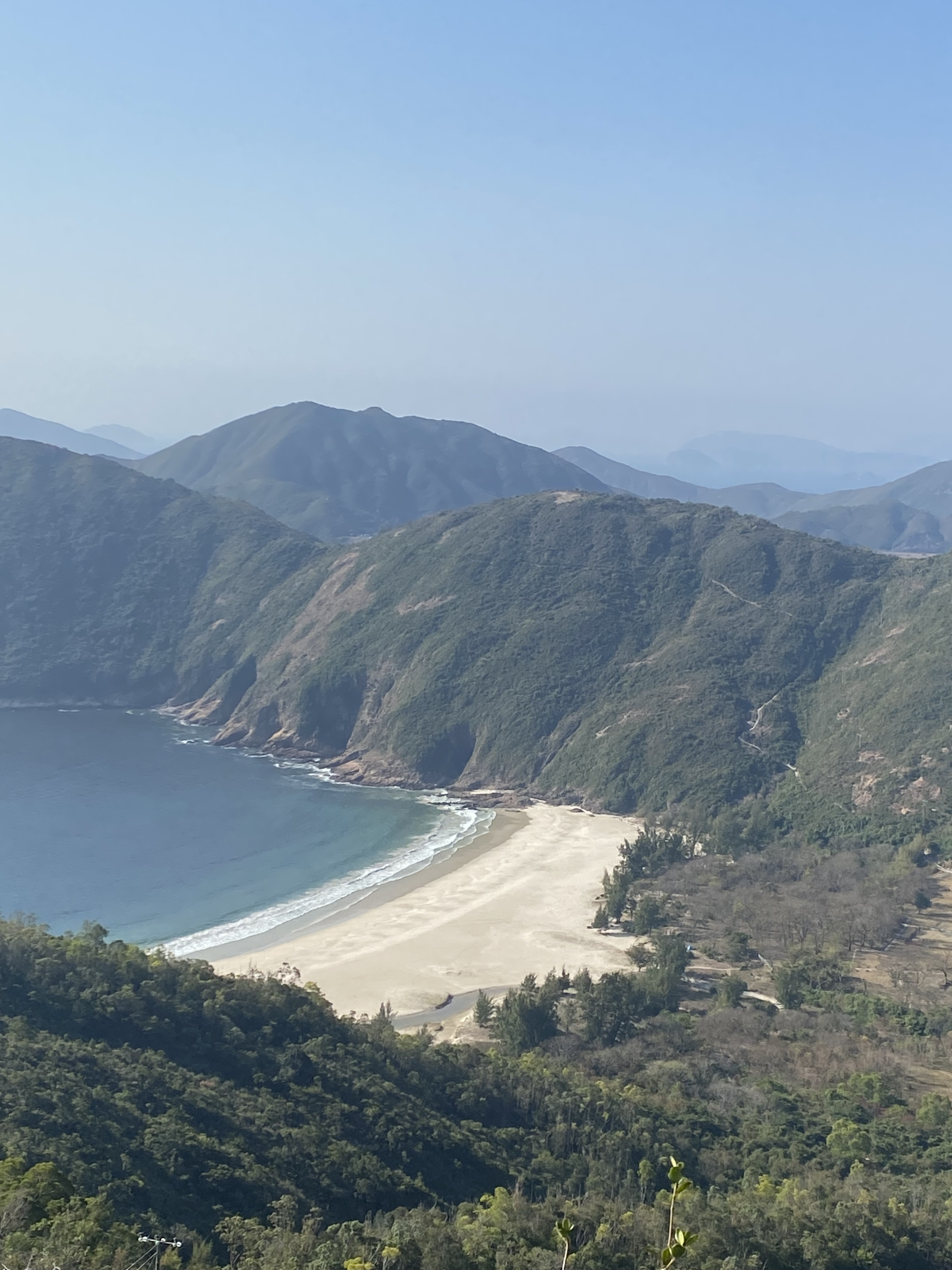 在山上看浪茄湾